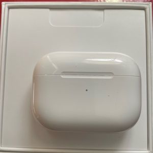 AirPods pro case in perfect condition!